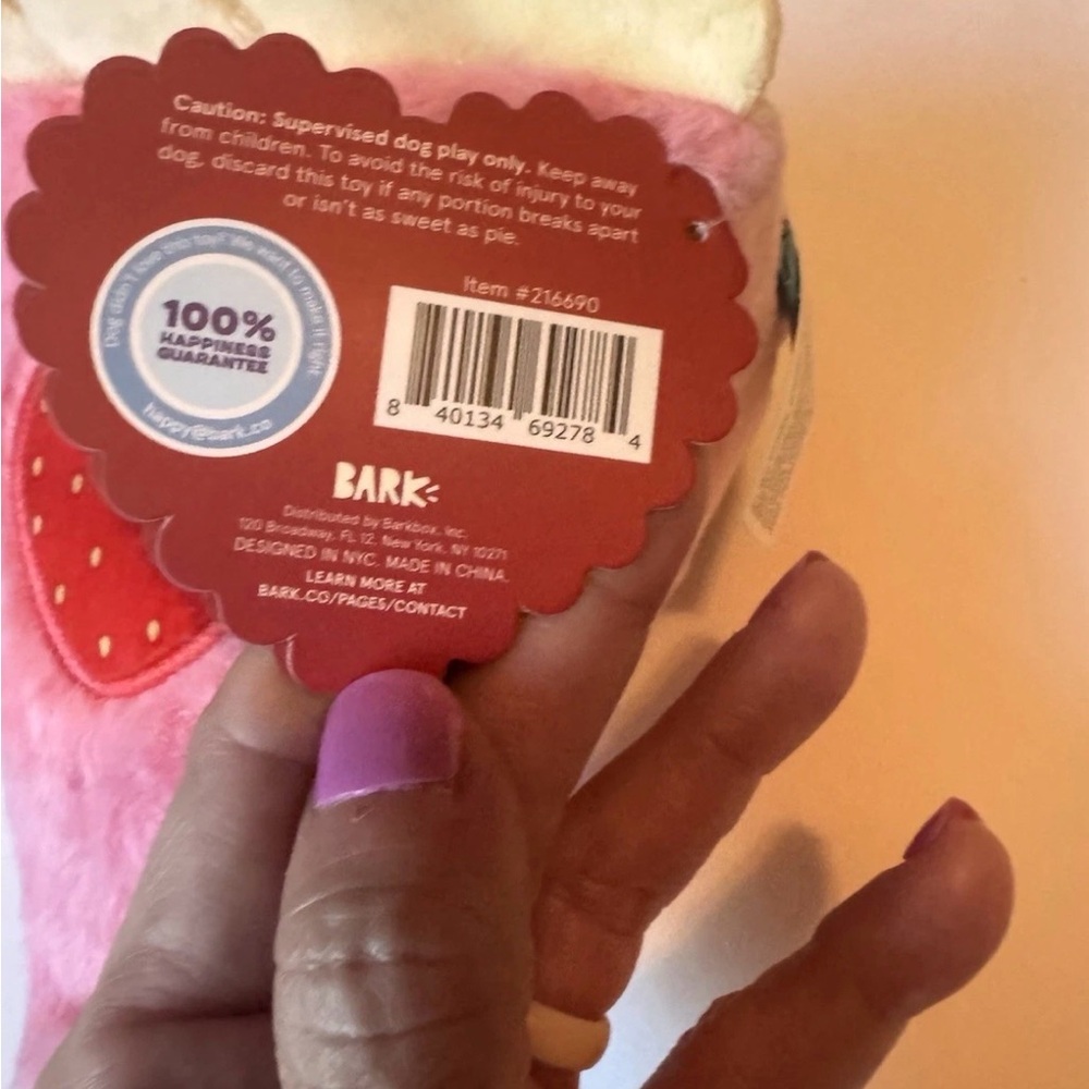 Bark Box Straw Betty Cheesecake Plus L Dog Toy NWT Crinkle Squeak Rip-n-Reveal - Picture 6 of 8
